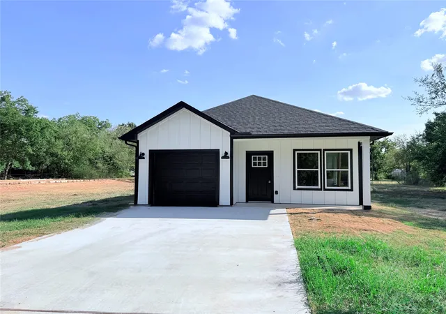 Photo 2 of Single family home for sale at 602 Fuller St, Sulphur Springs, TX 75482 | MLS# 21388307 | Listing updated on 2026-09-17