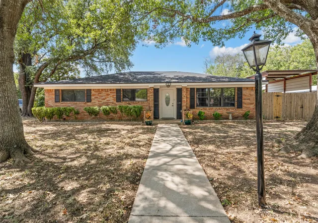 Photo 1 of Single family home for sale at 400 Cranbrook Dr, Woodway, TX 76712 | MLS# 21388171 | Listing updated on 2026-09-28