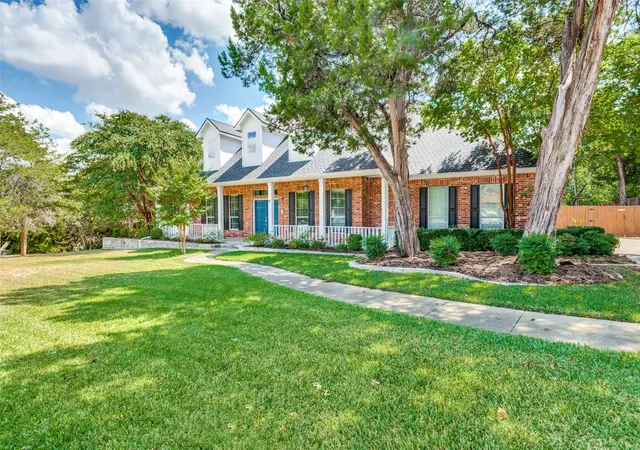 Photo 2 of Sale Pending at 806 Cobblestone Ct, Cedar Hill, TX 75104 | MLS# 21387716 | Listing updated on 2026-09-30