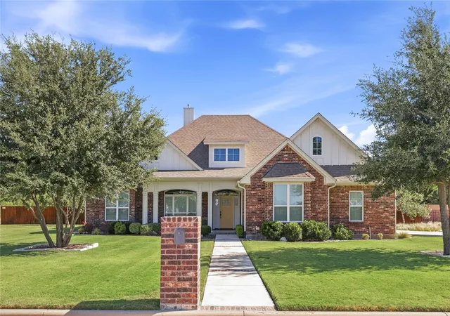 Photo 1 of Single family home for sale at 1800 Shaw Dr, Brownwood, TX 76801 | MLS# 21387886 | Listing updated on 2026-10-02