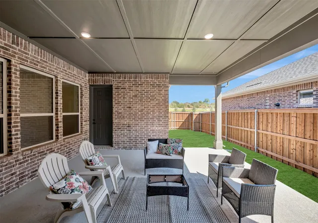 Photo 2 of Sale Pending at 2085 Pine Grv Ln, Arlington, TX 76005 | MLS# 21388377 | Listing updated on 2026-10-09