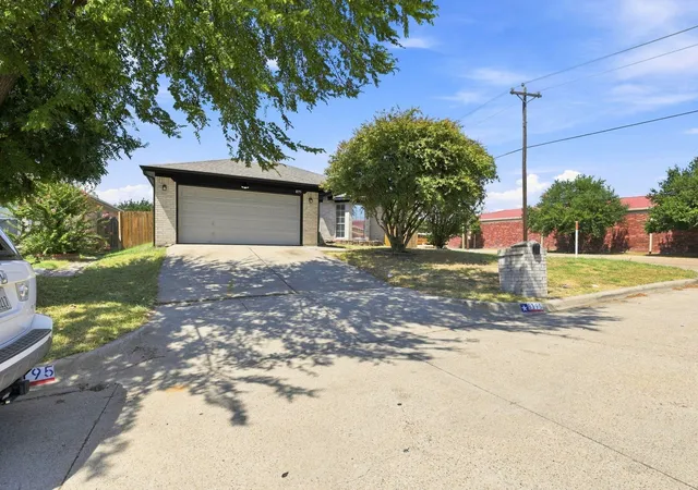 Photo 1 of Single family home for sale at 8195 Waterside Trl, Fort Worth, TX 76137 | MLS# 21388374 | Listing updated on 2026-10-29