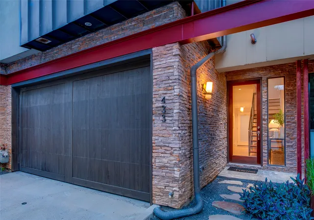 Photo 1 of Sale Pending at 433 Trinity River Cir, Dallas, TX 75203 | MLS# 21388345 | Listing updated on 2026-09-18