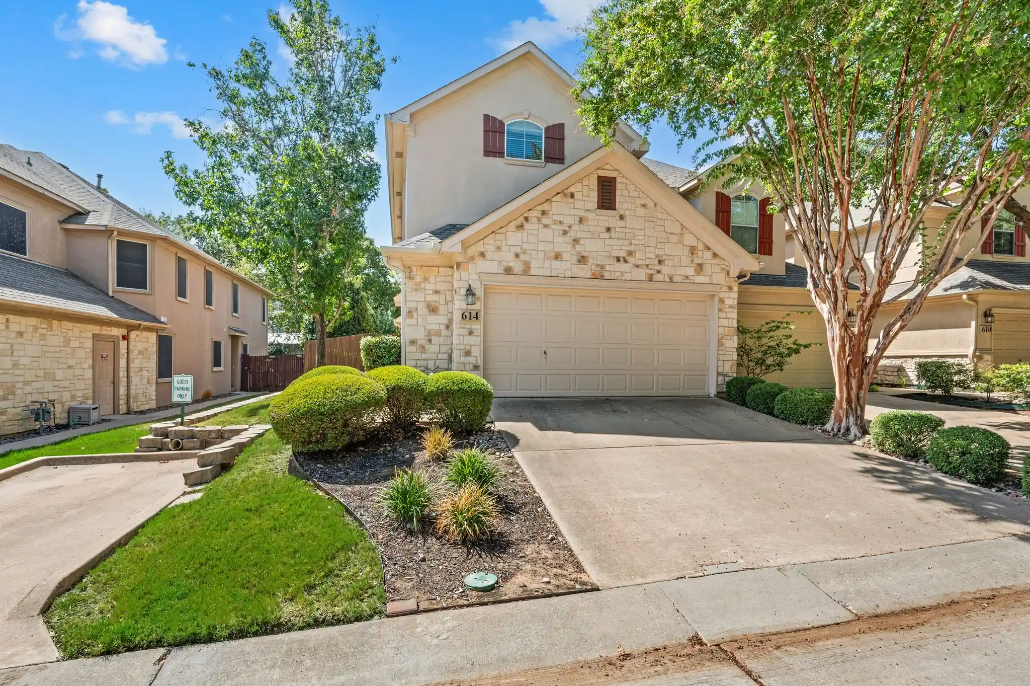 Photo 1 of Single family home for sale at 614 Rosemead Dr, Euless, TX 76039 | MLS# 21387959 | Listing updated on 2026-10-23