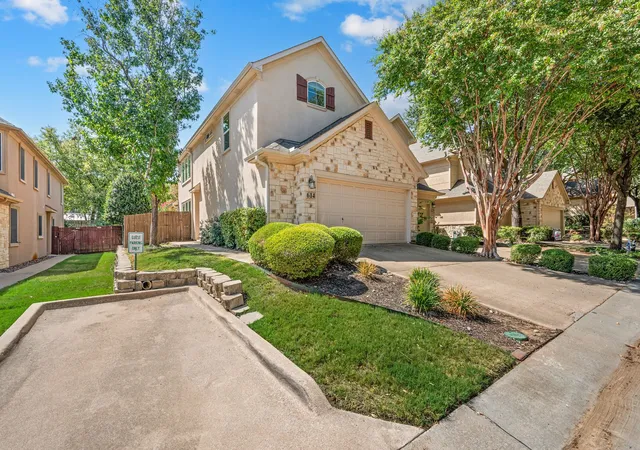 Photo 2 of Single family home for sale at 614 Rosemead Dr, Euless, TX 76039 | MLS# 21387959 | Listing updated on 2026-10-07