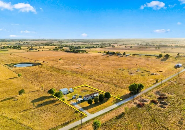 Manufactured home for sale at 934 Elm Grv Rd, Valley View, TX 76272 | MLS# 21387938