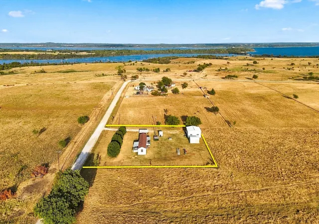 Photo 3 of Manufactured home for sale at 934 Elm Grv Rd, Valley View, TX 76272 | MLS# 21387938 | Listing updated on 2026-10-05