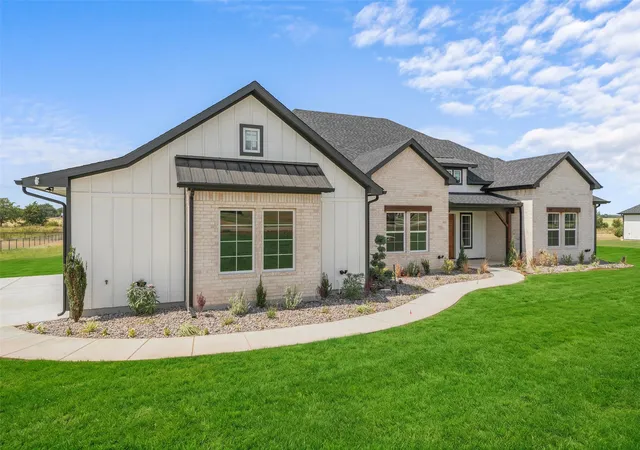 Photo 1 of Single family home for sale at 1054 Dixie Ests Way, Whitesboro, TX 76273 | MLS# 21388415 | Listing updated on 2026-09-17