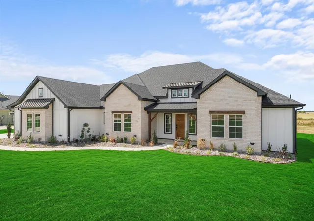 Photo 2 of Single family home for sale at 1054 Dixie Ests Way, Whitesboro, TX 76273 | MLS# 21388415 | Listing updated on 2026-09-17