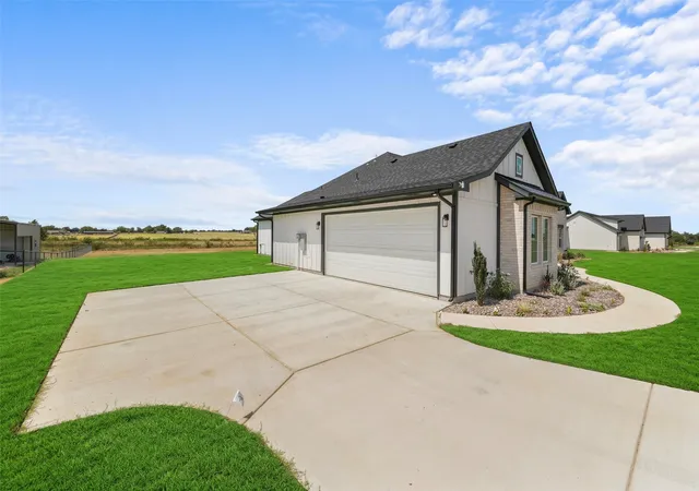 Photo 3 of Single family home for sale at 1054 Dixie Ests Way, Whitesboro, TX 76273 | MLS# 21388415 | Listing updated on 2026-09-17