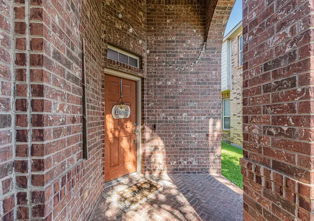 Photo 2 of Single family home for sale at 12049 Walden Wood Dr, Fort Worth, TX 76244 | MLS# 21385150 | Listing updated on 2026-10-07