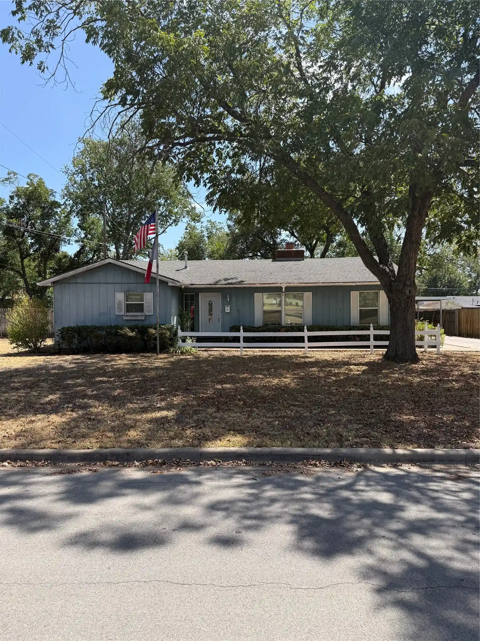 Photo 1 of Sale Pending at 1101 W Chambers St, Cleburne, TX 76033 | MLS# 21388049 | Listing updated on 2026-10-29