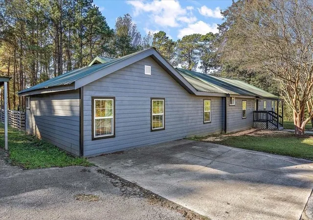 Photo 1 of Single family home for sale at 7805 State Hwy 87 S, Shelbyville, TX 75973 | MLS# 21388136 | Listing updated on 2026-09-28