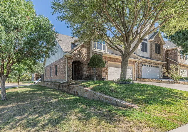 Photo 2 of Townhouse for sale at 346 Emma Call Ct, Decatur, TX 76234 | MLS# 21386814 | Listing updated on 2026-09-17
