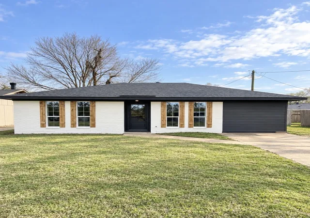 Photo 1 of Single family home for sale at 4908 Dahlia Dr, Bossier City, LA 71111 | MLS# 21387504 | Listing updated on 2026-10-06