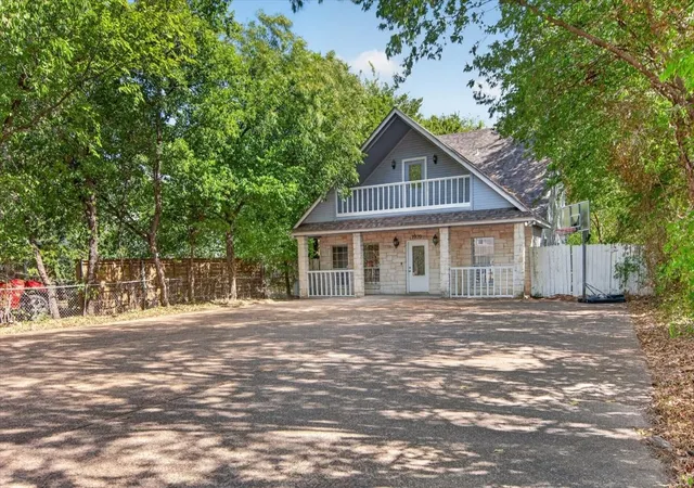 Photo 3 of Single family home for sale at 1920 S 15th Street, Waco, TX 76706 | MLS# 21357808 | Listing updated on 2026-09-20