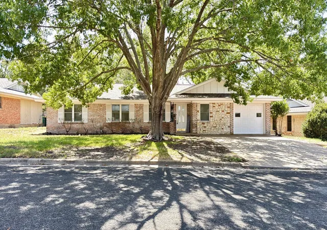 Photo 1 of Single family home for sale at 2512 Lowrey Dr, Gatesville, TX 76528 | MLS# 21388511 | Listing updated on 2026-10-08