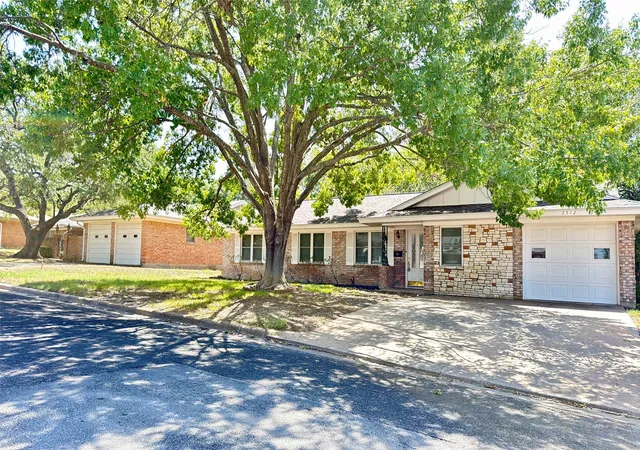 Photo 2 of Single family home for sale at 2512 Lowrey Dr, Gatesville, TX 76528 | MLS# 21388511 | Listing updated on 2026-10-08