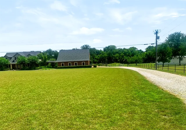 Photo 2 of Single family home for sale at 1189 Heritage Crk Dr, Rhome, TX 76078 | MLS# 21387360 | Listing updated on 2026-09-16