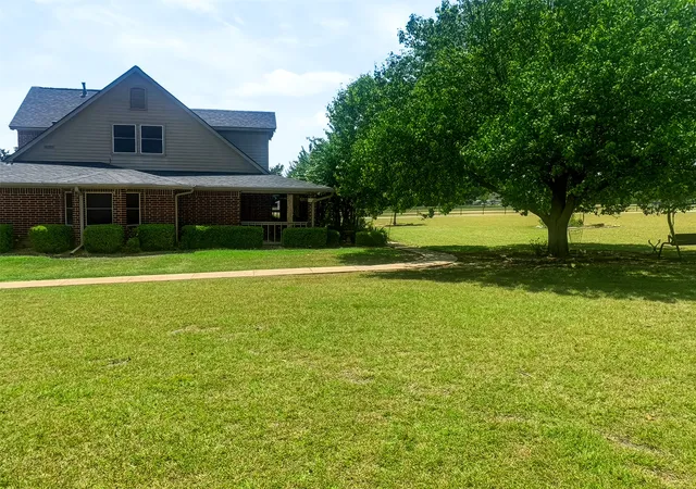 Photo 3 of Single family home for sale at 1189 Heritage Crk Dr, Rhome, TX 76078 | MLS# 21387360 | Listing updated on 2026-09-16