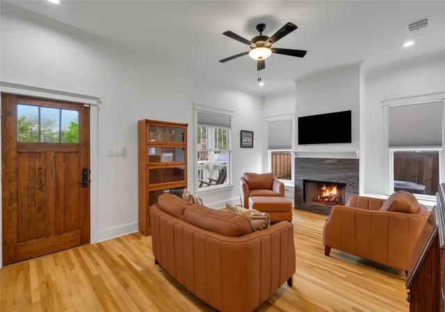 Photo 4 of Single family home for sale at 5727 Victor St, Dallas, TX 75214 | MLS# 21388490 | Listing updated on 2026-10-06