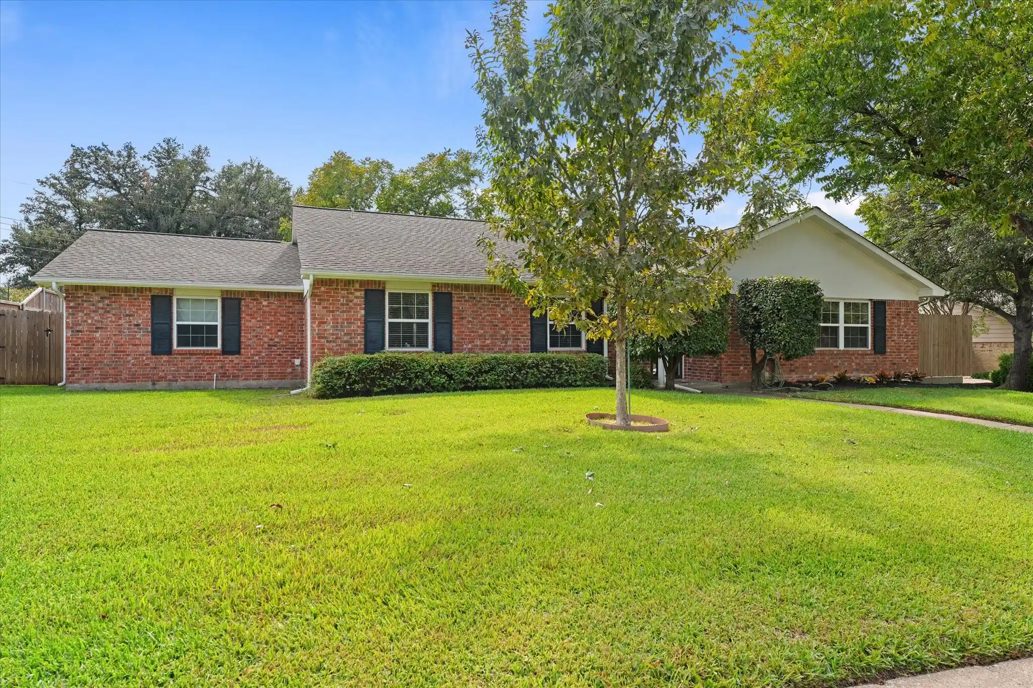 Photo 1 of Single family home for sale at 6622 Hunters Ridge Dr, Dallas, TX 75248 | MLS# 21385838 | Listing updated on 2026-10-19