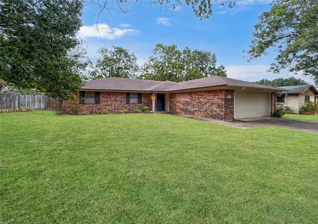 Photo 2 of Single family home for sale at 507 Quail Run St, Greenville, TX 75402 | MLS# 21388551 | Listing updated on 2026-10-06