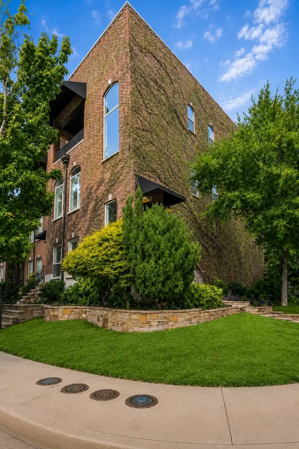 Photo 1 of Townhouse for sale at 3513 Bryan St, Dallas, TX 75204 | MLS# 21386905 | Listing updated on 2026-10-18