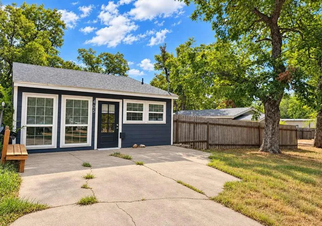 Photo 1 of Single family home for sale at 405 S & 407 6th St, Gatesville, TX 76528 | MLS# 21386900 | Listing updated on 2026-09-23