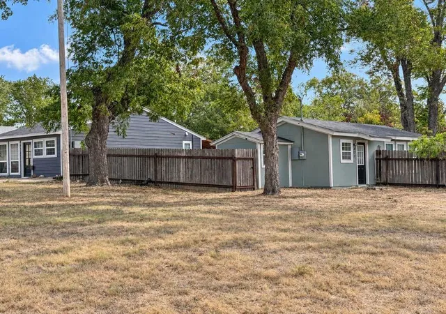 Photo 2 of Single family home for sale at 405 S & 407 6th St, Gatesville, TX 76528 | MLS# 21386900 | Listing updated on 2026-09-23