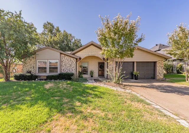 Photo 1 of Single family home for sale at 7536 Oak Park Dr, North Richland Hills, TX 76182 | MLS# 21386280 | Listing updated on 2026-09-17