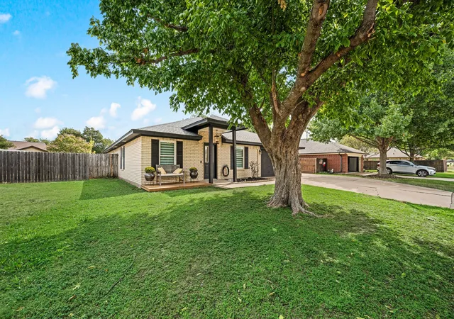 Photo 3 of Single family home for sale at 705 Western Trl, Keller, TX 76248 | MLS# 21386438 | Listing updated on 2026-10-09