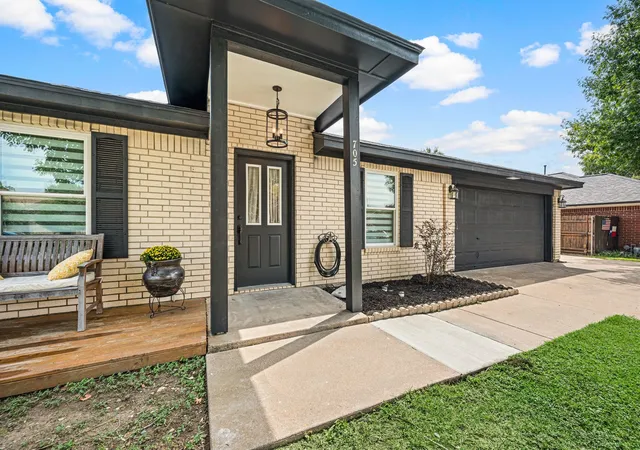 Photo 4 of Single family home for sale at 705 Western Trl, Keller, TX 76248 | MLS# 21386438 | Listing updated on 2026-10-09