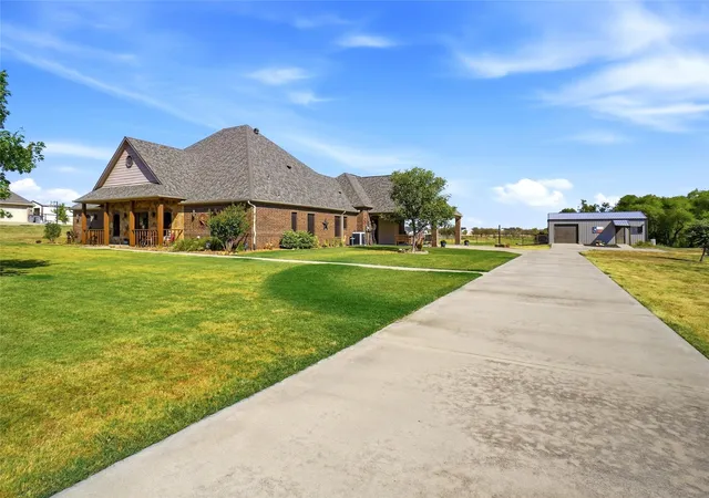 Photo 3 of Single family home for sale at 6104 High Meadows Dr, Krum, TX 76249 | MLS# 21386230 | Listing updated on 2026-10-08
