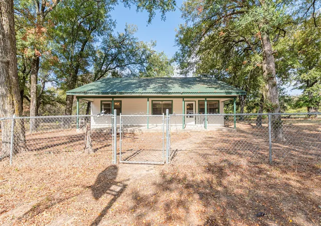 Photo 3 of Single family home for sale at 7263 State Hwy 276, Point, TX 75472 | MLS# 21387054 | Listing updated on 2026-10-08