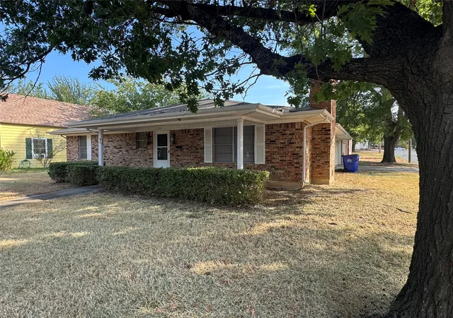 Photo 2 of Single family home for sale at 314 Hall St, Whitesboro, TX 76273 | MLS# 21371432 | Listing updated on 2026-09-29