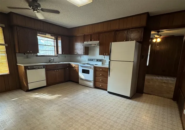 Photo 3 of Single family home for sale at 314 Hall St, Whitesboro, TX 76273 | MLS# 21371432 | Listing updated on 2026-09-29