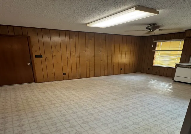 Photo 4 of Single family home for sale at 314 Hall St, Whitesboro, TX 76273 | MLS# 21371432 | Listing updated on 2026-09-29