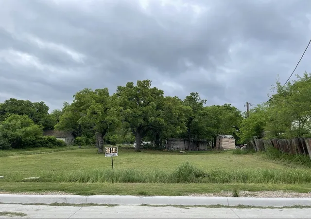 Land for sale at 916 W Moss St, Eastland, TX 76448 | MLS# 21386561