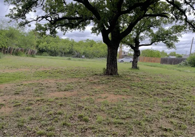 Photo 2 of Land for sale at 916 W Moss St, Eastland, TX 76448 | MLS# 21386561 | Listing updated on 2026-09-16