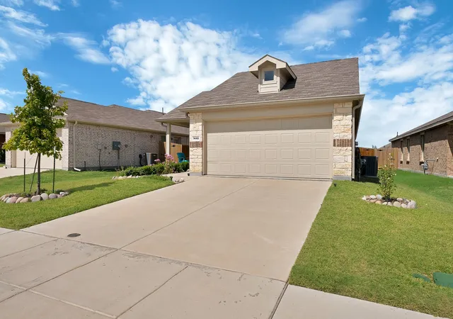 Photo 2 of Single family home for sale at 1448 Dovekie Dr, Forney, TX 75126 | MLS# 21372759 | Listing updated on 2026-10-08
