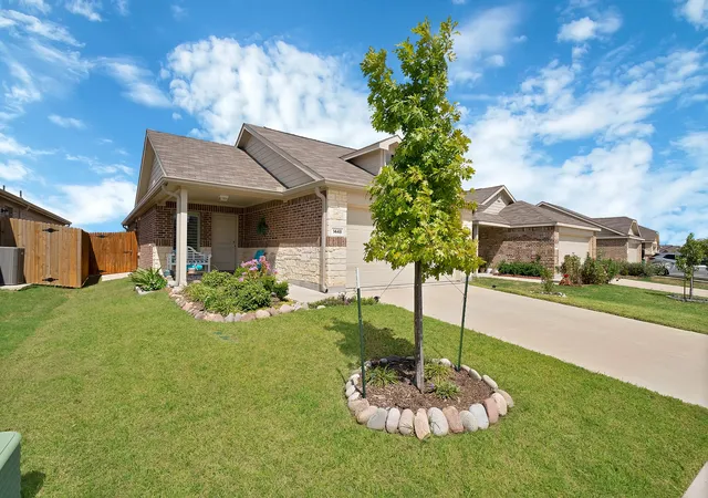Photo 3 of Single family home for sale at 1448 Dovekie Dr, Forney, TX 75126 | MLS# 21372759 | Listing updated on 2026-10-08