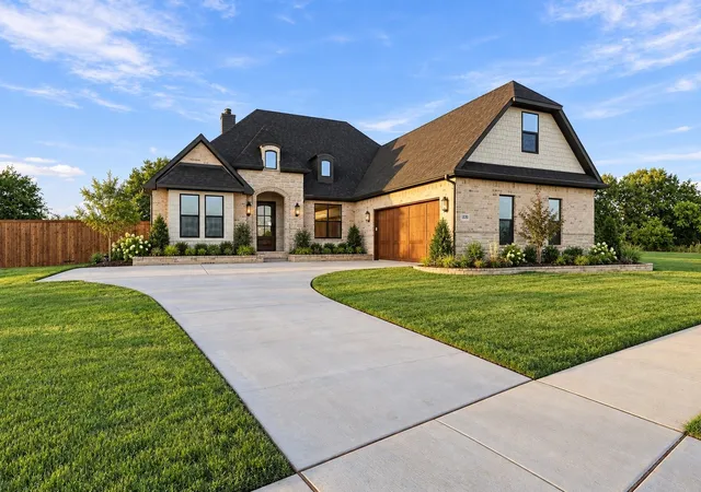 Photo 1 of Single family home for sale at 1830 Heritage Knoll Dr, Sherman, TX 75092 | MLS# 21388665 | Listing updated on 2026-09-21