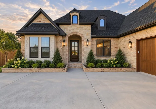 Photo 2 of Single family home for sale at 1830 Heritage Knoll Dr, Sherman, TX 75092 | MLS# 21388665 | Listing updated on 2026-09-21
