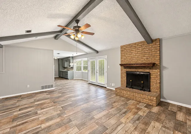 Photo 3 of Single family home for sale at 2809 Bent Tree Ln, Arlington, TX 76016 | MLS# 21387408 | Listing updated on 2026-10-08