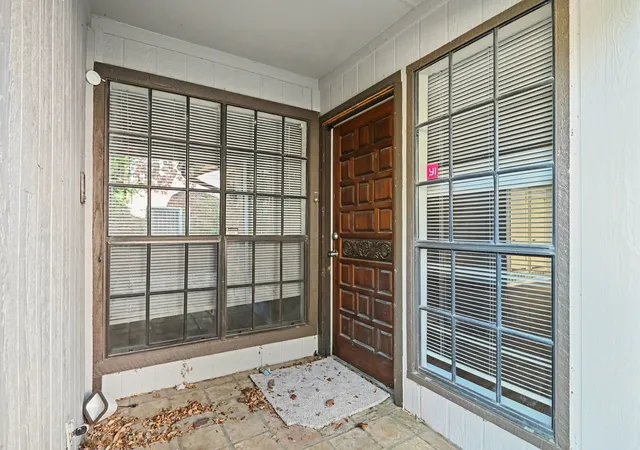 Photo 2 of Townhouse for sale at 6206 Post Oak Ter, Fort Worth, TX 76112 | MLS# 21388705 | Listing updated on 2026-10-10