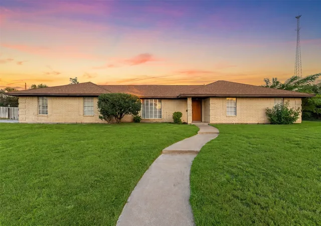 Photo 1 of Single family home for sale at 1825 Mahalia Dr, Waco, TX 76705 | MLS# 21380232 | Listing updated on 2026-09-17
