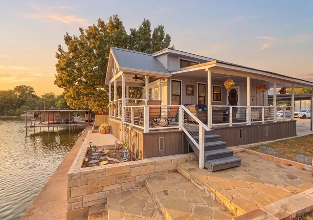 Photo 2 of Single family home for sale at 817 Brazos Harbor Cir, Granbury, TX 76048 | MLS# 21387726 | Listing updated on 2026-10-04