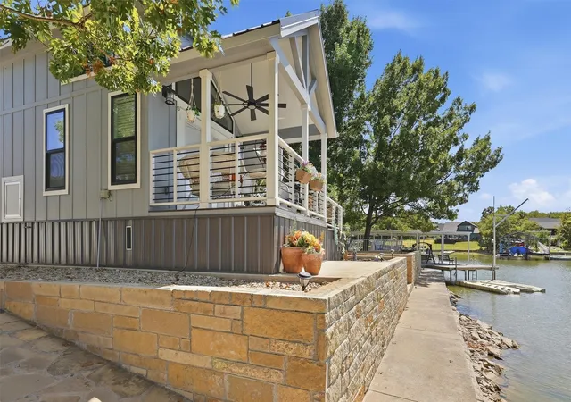 Photo 3 of Single family home for sale at 817 Brazos Harbor Cir, Granbury, TX 76048 | MLS# 21387726 | Listing updated on 2026-10-04