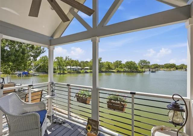 Photo 4 of Single family home for sale at 817 Brazos Harbor Cir, Granbury, TX 76048 | MLS# 21387726 | Listing updated on 2026-10-04